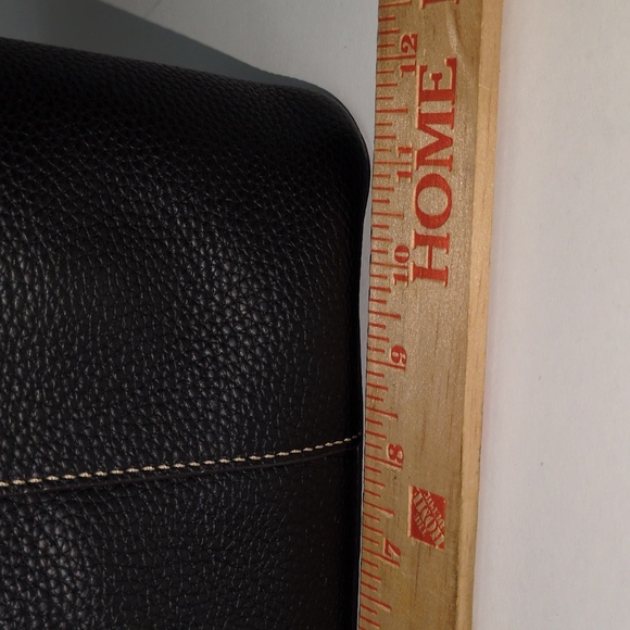 Pebbled Black Dooney & Bourke Learher Tote Red Lining - Picture 12 of 17